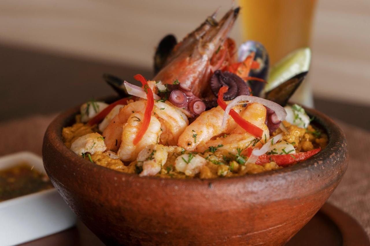 Holiday Inn - Quito Airport By Ihg Tababela Exterior foto Seafood paella
